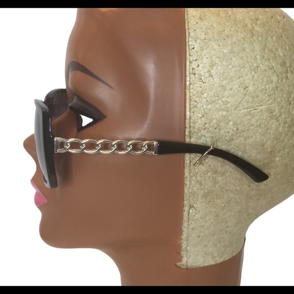 Oversized Black Sunglasses A Silver Chain Link Detail On The Arms - Picture 2 of 12
